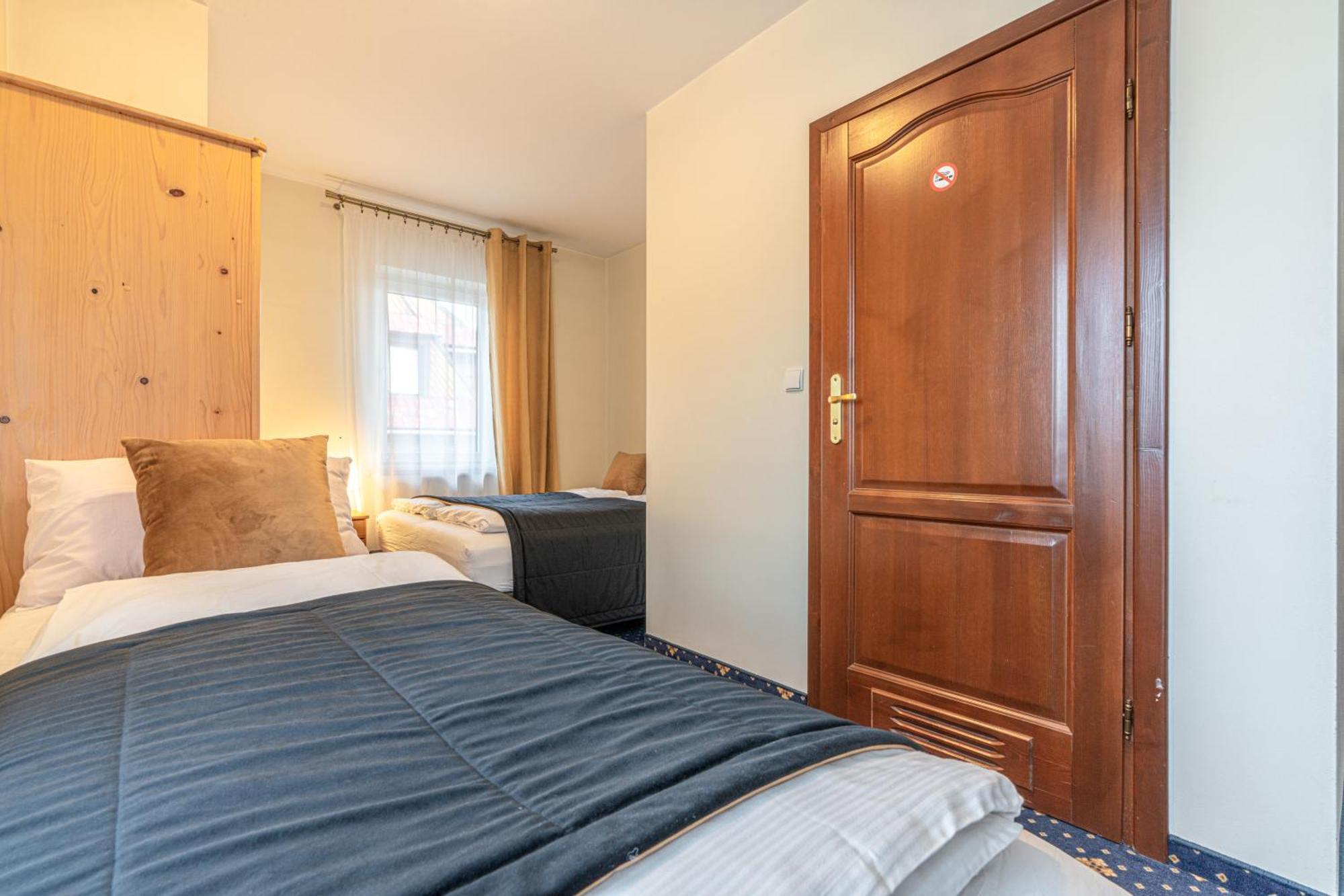 Dunajecki Dworek Bed & Breakfast *