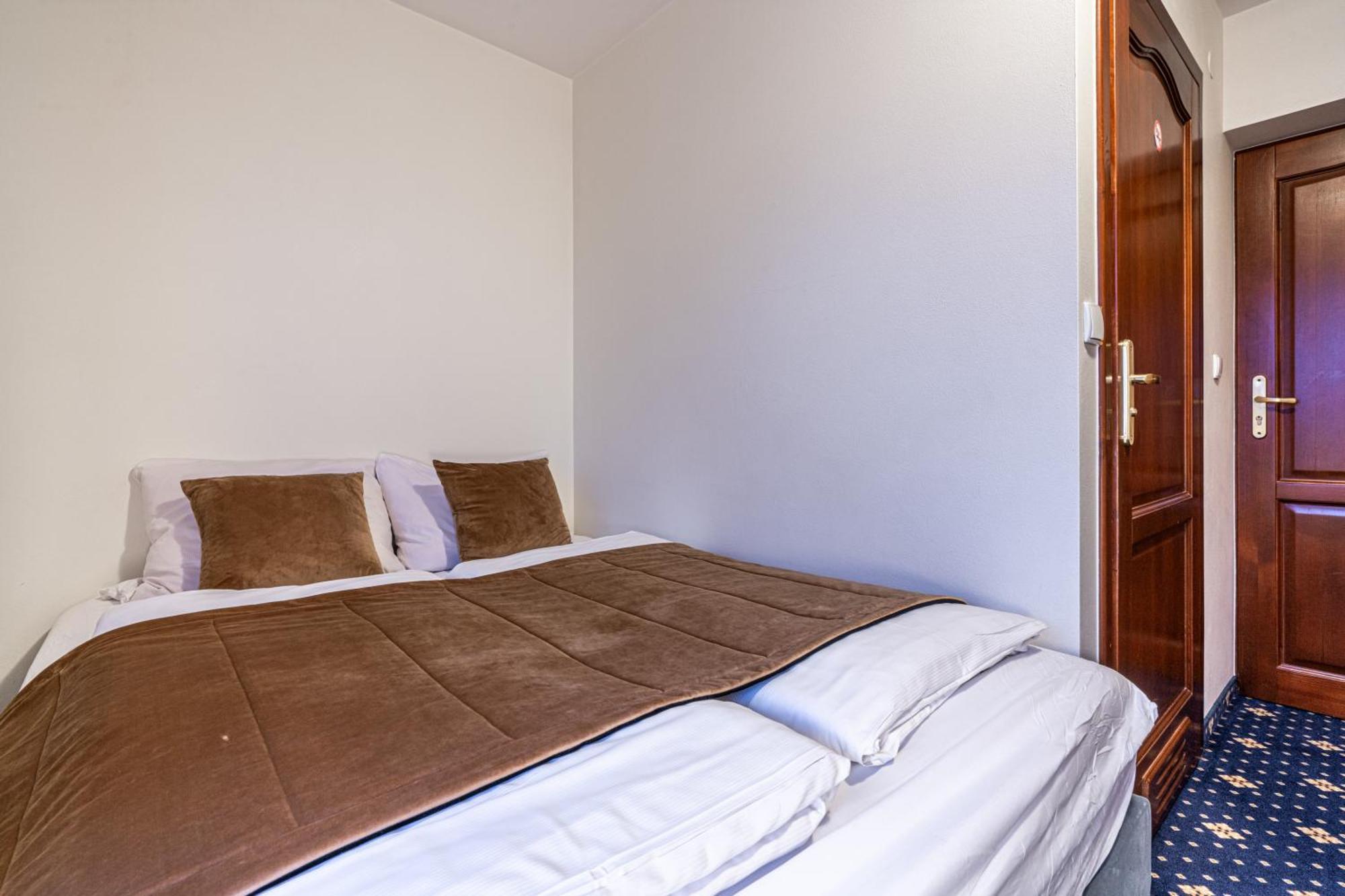 Dunajecki Dworek Bed & Breakfast *