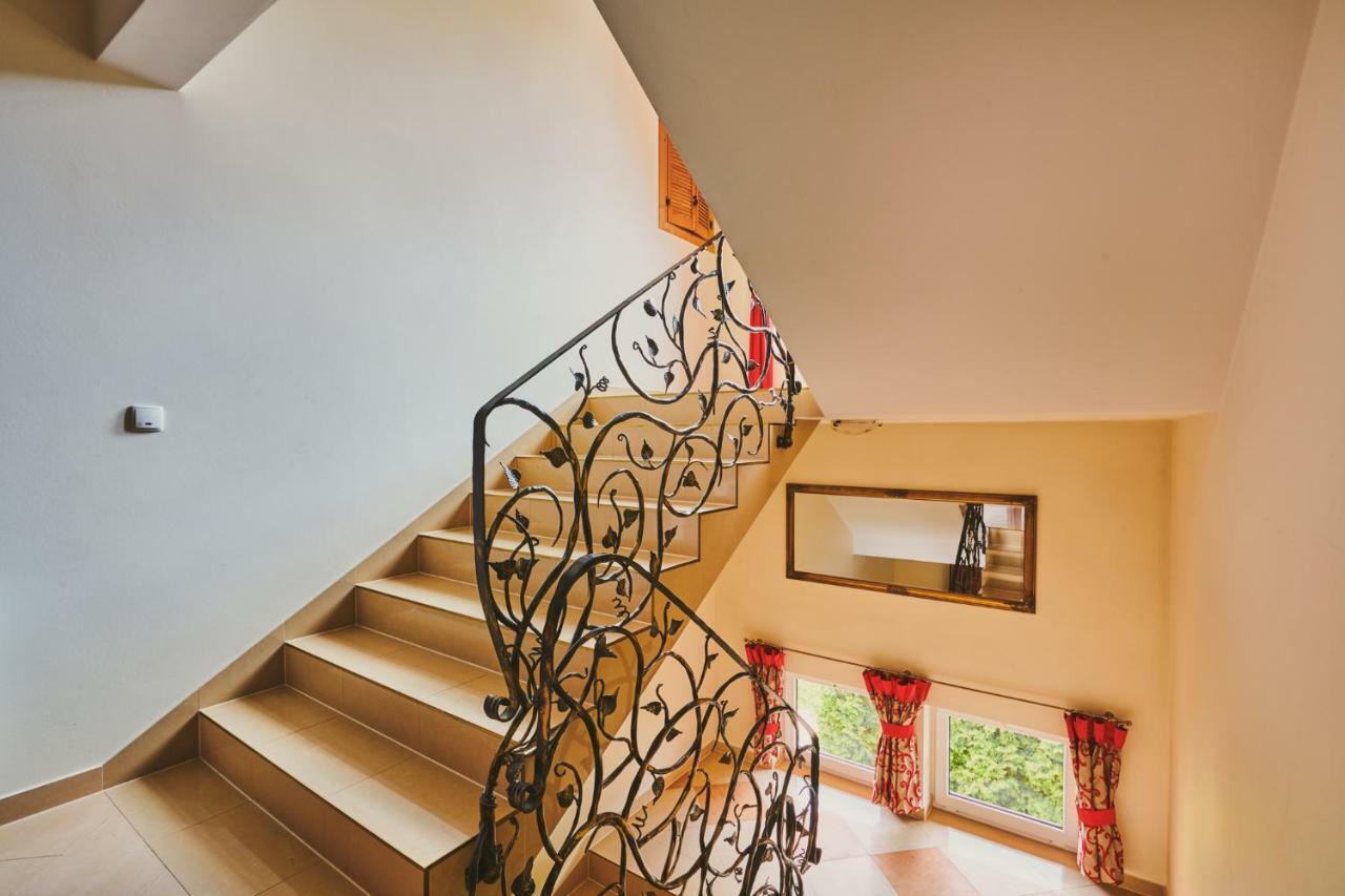 Dunajecki Dworek Bed & Breakfast *